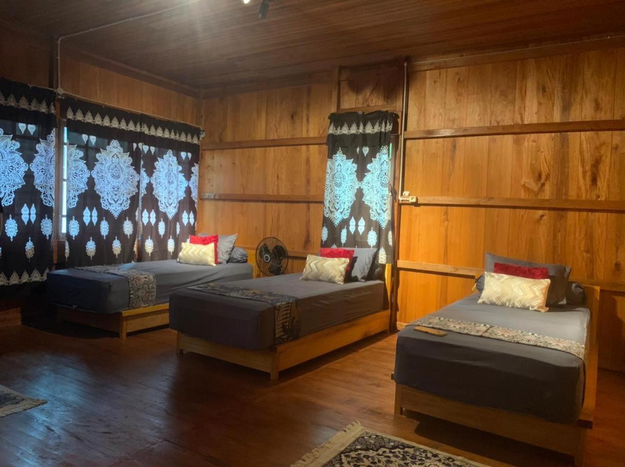 Rumah Nalu Surf Camp Krui Kültér fotó